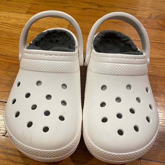 White fluffy Crocs - size W6 / M4 - Picture 4 of 4